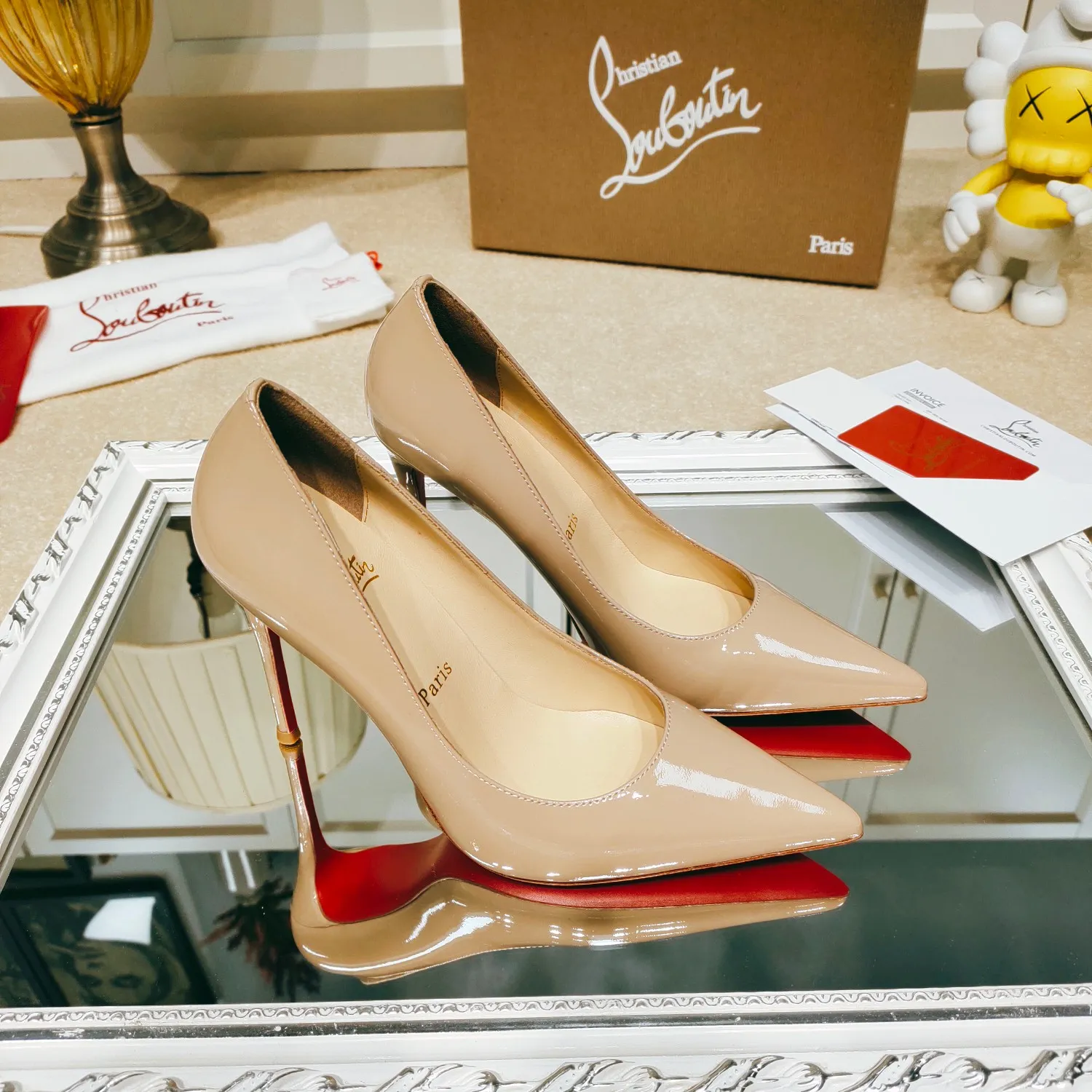👟👟Ex-factory price 560👟👟 🎀Christian Louboutin (Christian Louboutin) CL red-soled shoes, early spring style.  A must-have high-heeled shoe for fairies, with 5 types of heel heights to choose from! The original version was disassembled and developed, produced with original craftsmanship, and after 3 months of continuous debugging, it can be shipped perfectly. Stable and comfortable high heels allow every fairy to control them easily. The lines on the back of the foot are super sexy and suitable for various occasions. Original matching packaging! 💞Fabric: Imported sheepskin, cow patent leather, cowhide + special materials (other materials and colors can be customized according to drawings) 💕Inner lining, feet: imported sheepskin! 💕Outsole: Italian red high-gloss leather outsole 💕Heel height: 10cm 💕Number of sizes: 35-39 (34/40/41 can be customized)